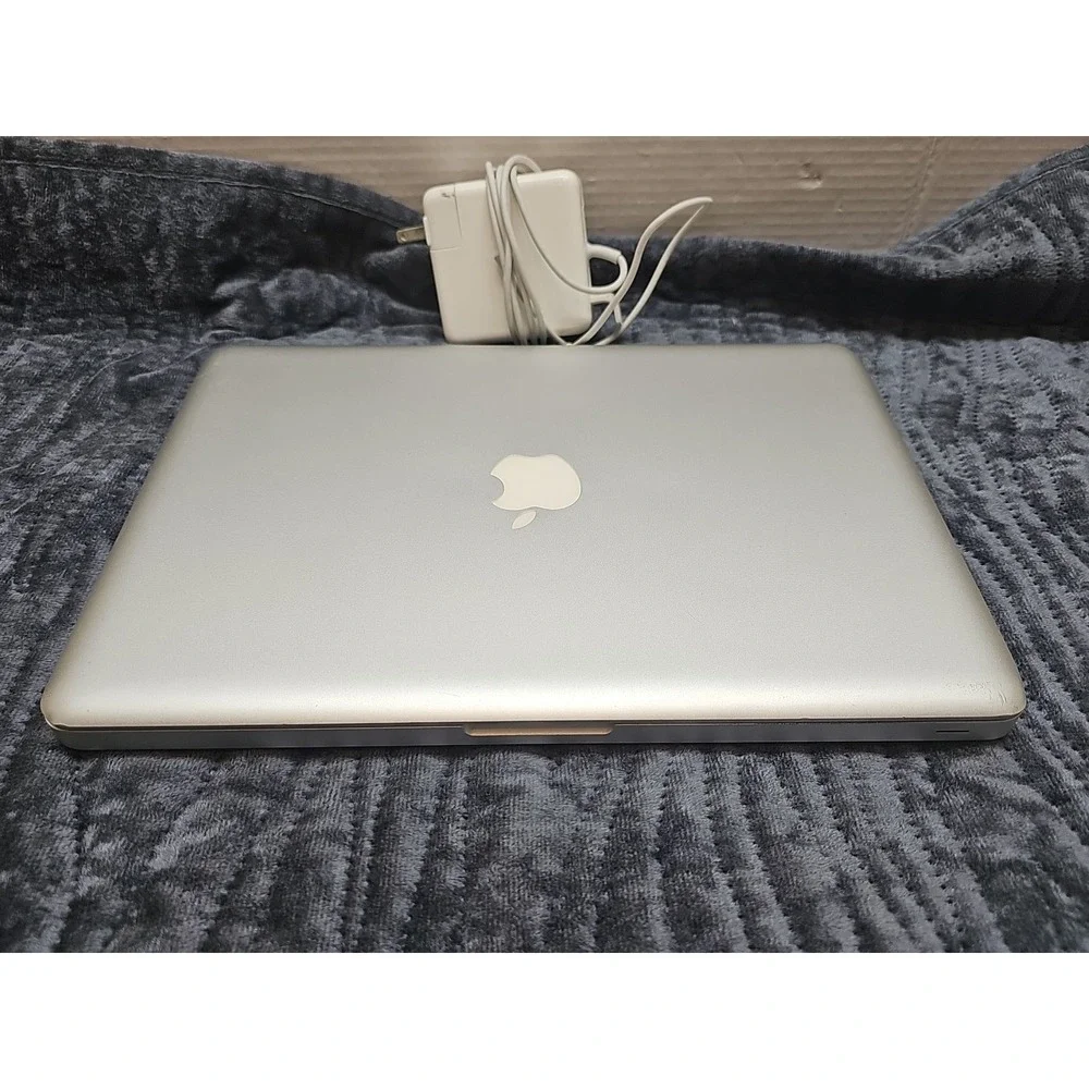 2009 Apple MacBook 13'' Core 2 Duo 2.53GHz 4GB RAM 250GB HD **parts